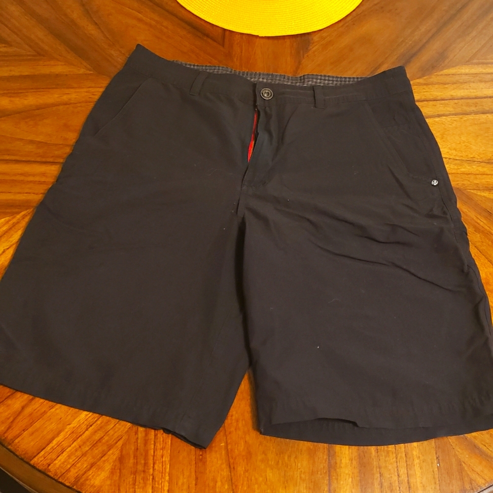 Men's Lululemon Golf Shorts - Size 34